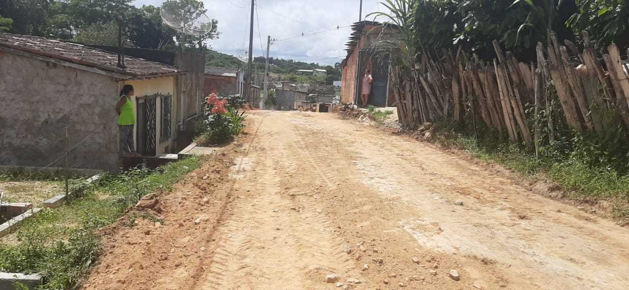 Camacã: Fim de mandato e o prefeito Oziel não para de trabalhar. Já passam de 50 ruas calçadas